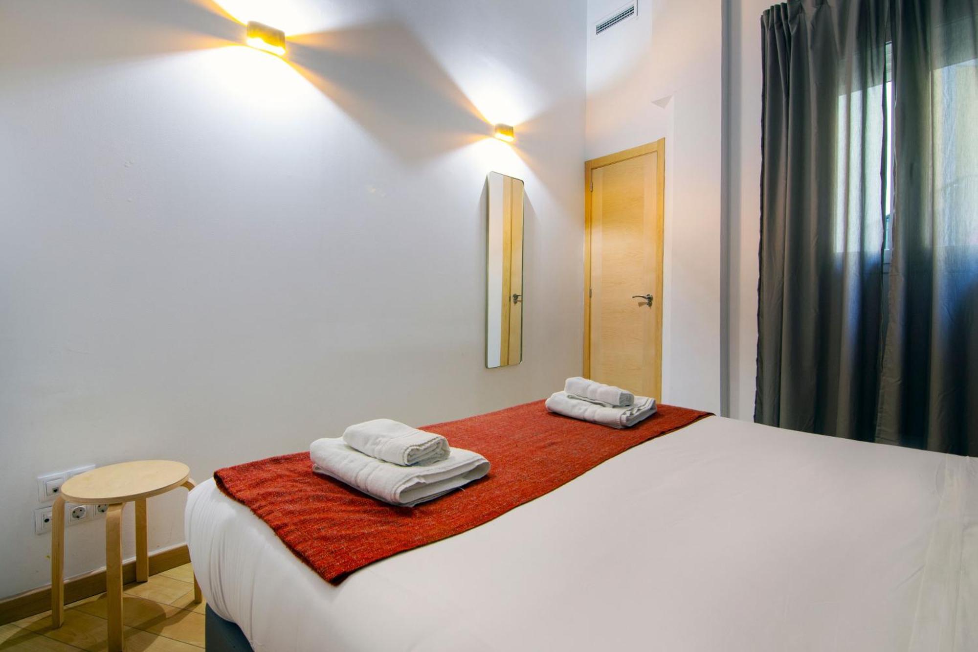 Welcomer Apartments บาเลนเซีย ภายนอก รูปภาพ