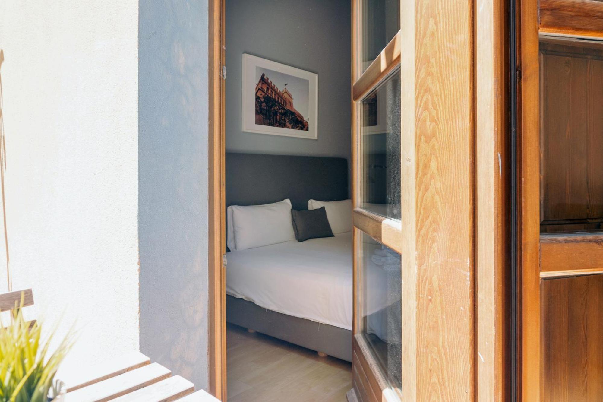 Welcomer Apartments บาเลนเซีย ภายนอก รูปภาพ
